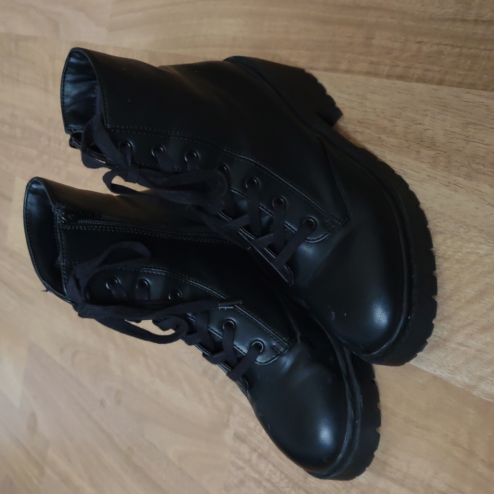 Platform Combat Black Boots